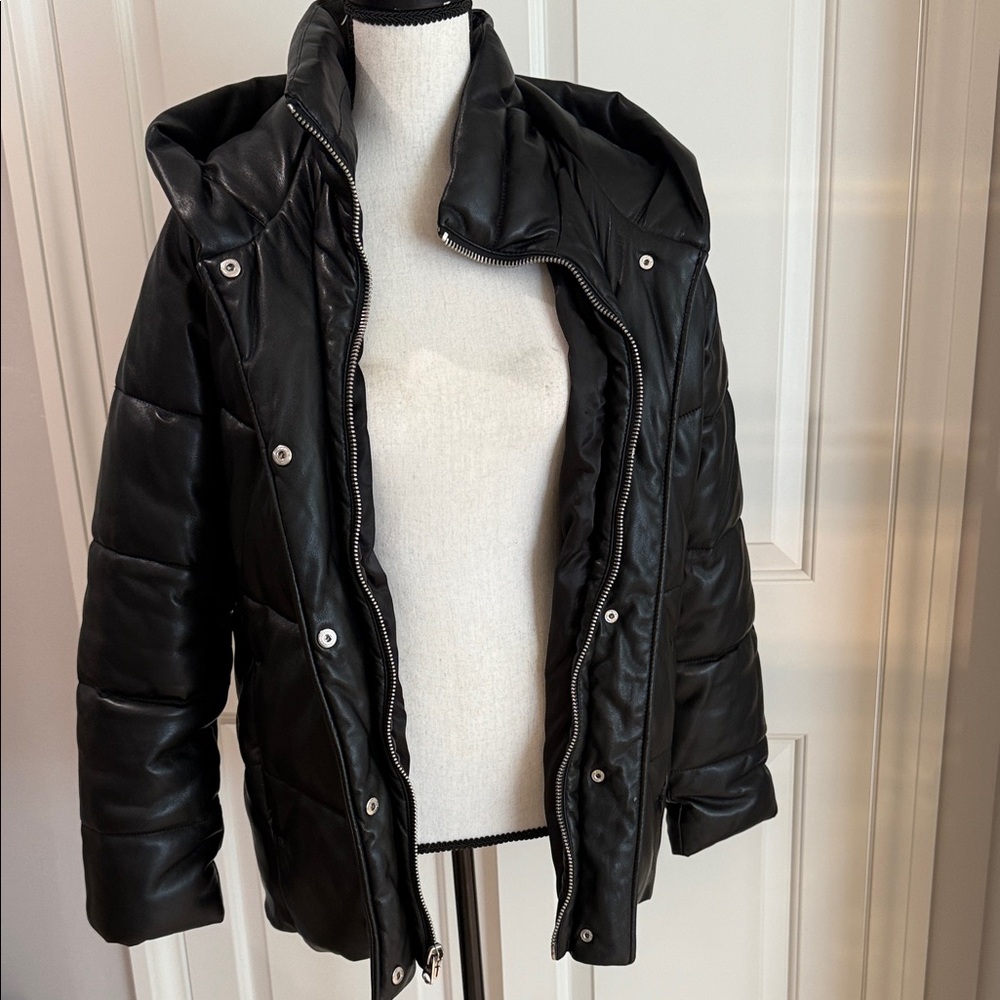 Abercrombie & Fitch Women's Black Puffer Jacket